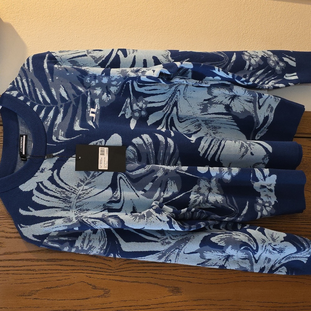J. Lindeberg Blue Hibiscus Print Percy Sweater NWT Size Medium